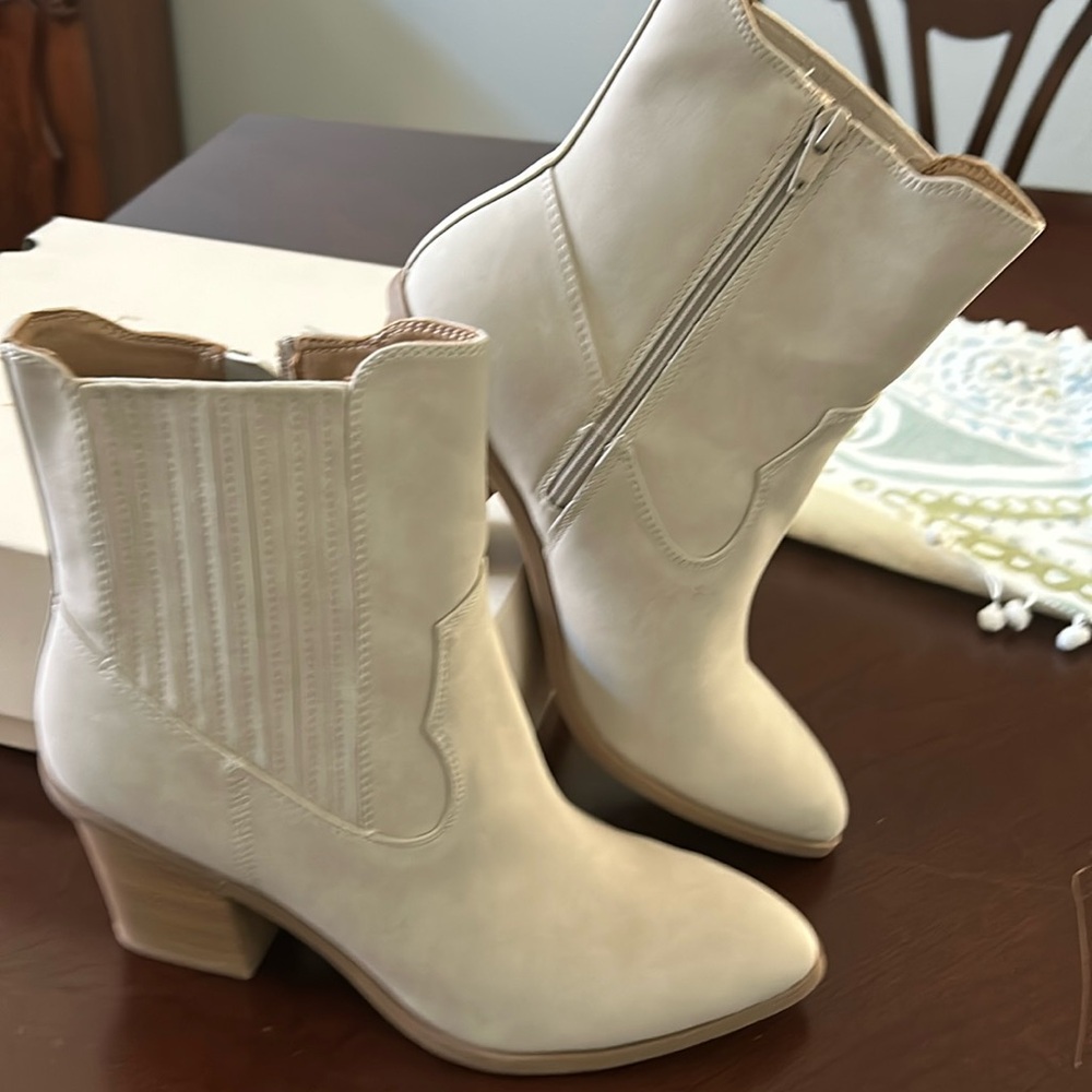 Lauren Conrad Western Style Heeled Boot NWT-Sz 9.5